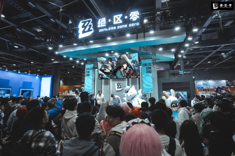 精彩瞬间 | 2025元旦萤火虫现场图集报告各位绳匠，限时记忆，收集完毕！source @ZZZ_Game精彩瞬间 | 2025元旦萤火虫现场图集报告各位绳匠，限时记忆，收集完毕！source @ZZZ_Game